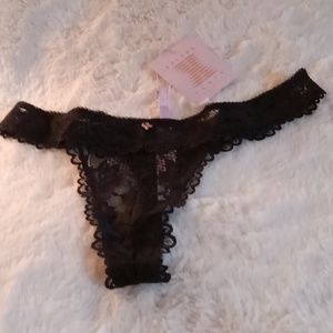 NWT Savage X Fenty floral lace thong size Small black minimal coverage w X charm